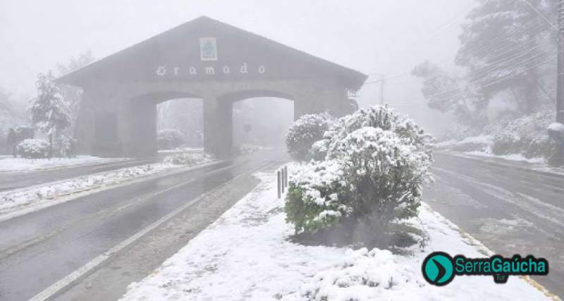 Pórtico de Gramado com neve